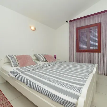 Apartment Apartment Mima Vrsi Vrsi