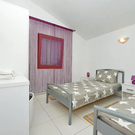 Apartment Mima Vrsi *