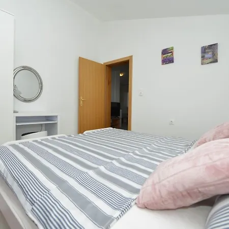 Apartment Apartment Mima Vrsi Vrsi